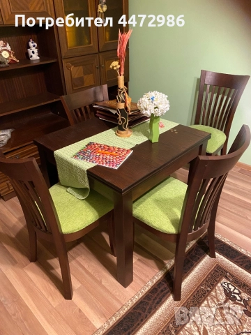 Трапезна маса със четири стола