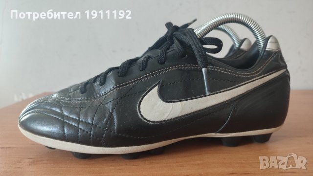 Nike. Футболни бутонки. 40