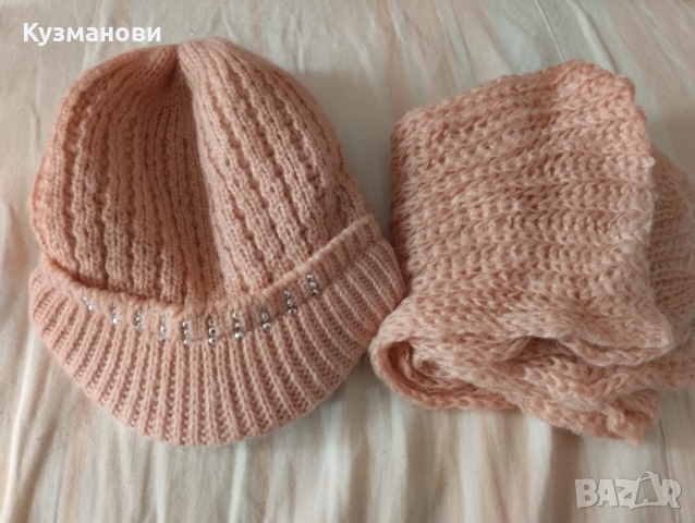 Дамска зимна шапка с шал