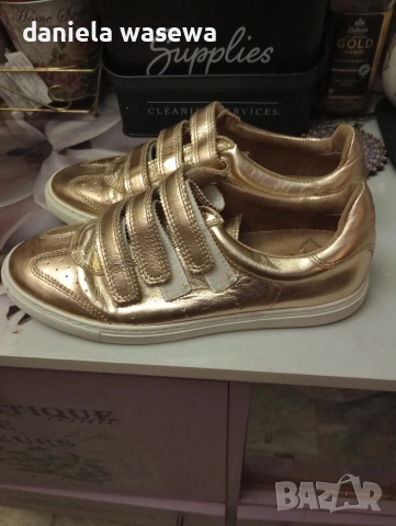 нови кожени обувки 