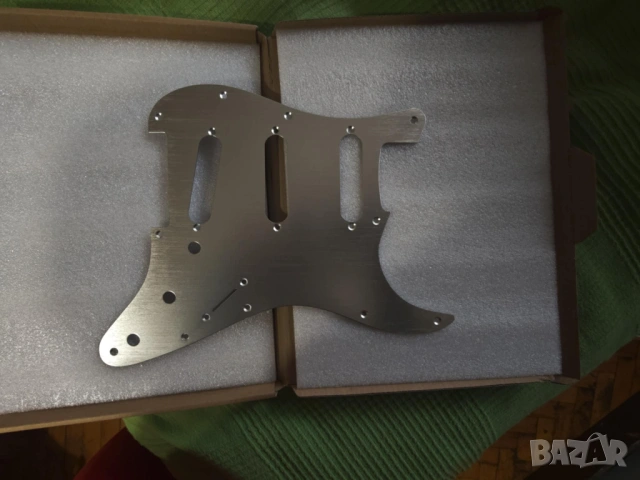 Пикгард за Strat от алуминиева сплав, снимка 4 - Китари - 53474667