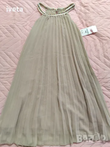 Дамски рокля бежов цвят