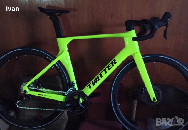 Нов карбонов шосеен велосипед 