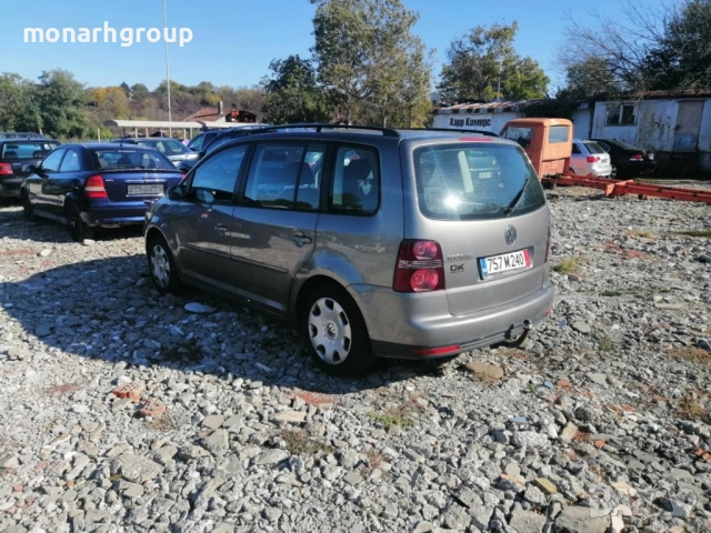 Лек автомобил Volkswagen Touran 1.4 TSI, снимка 5 - Автомобили и джипове - 52023980