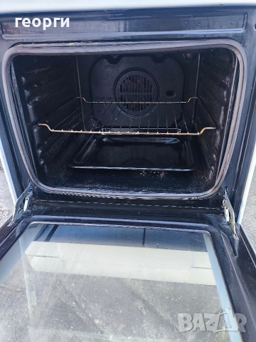 Готварска печка Indesit с керамичен плот (60 см), снимка 2 - Печки, фурни - 53657310