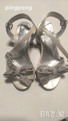 Обувки Пинко 28 номер