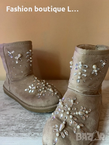 Плюшени бежови боти със зашити блестящи камъни и перли 38 размер с твърда подметка с грайфер ❤️❤️❤️❤, снимка 3 - Дамски боти - 52051136