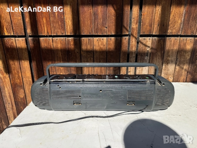 Радио касетофон Sanyo , снимка 2 - Радиокасетофони, транзистори - 51658452