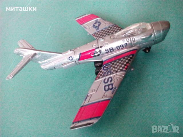 Модел на изтребител Ф 86, снимка 4 - Колекции - 34779538