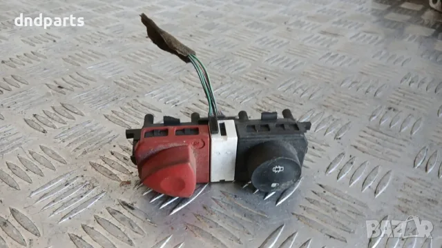 Бутон аварийни светлини Renault Megane 2004 8200095493 8200109723 8200107808 Megane II (2002-2009)