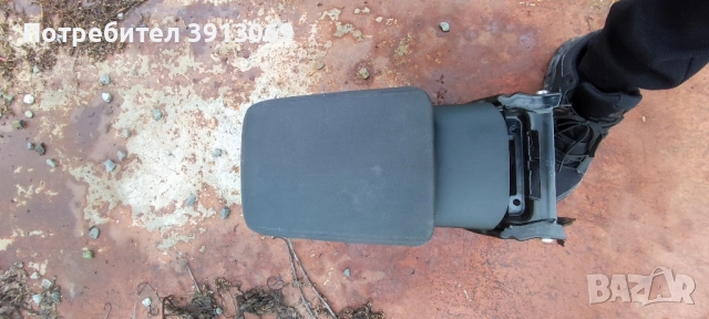 Продавам оригинален подлакътник за Ауди А4 Б8 , снимка 2 - Аксесоари и консумативи - 52508731