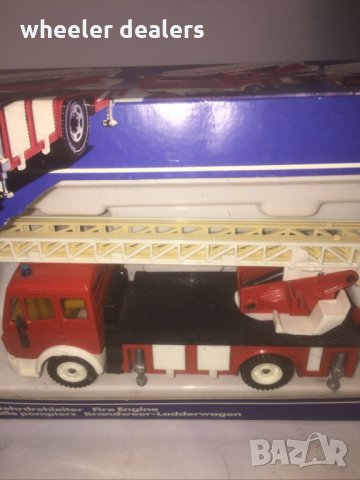 Метална количка SIKU 2819 1/55 Пожарна Mercedes 2819 със стълба, снимка 2 - Колекции - 35983040