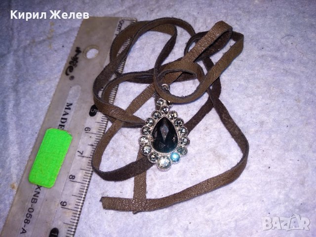 КРАСИВ ВИНТИДЖ - АРТ СРЕБРИСТ МЕДАЛЬОН с ФАСЕТИРАНИ КРИСТАЛИ и ШНУРЧЕ от ВЕЛУР 21232, снимка 3 - Колиета, медальони, синджири - 41483731
