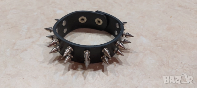 Готик - метал черна гривна с метални шипове , снимка 5 - Гривни - 51489360