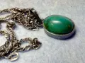 СТАРИНЕН СРЕБЪРЕН РЕТРО ПЕНДАНТ с НАТУРАЛЕН ЗЕЛЕН НЕФРИТ и СРЕБЪРНА ВЕРИЖКА МАРКОВО СРЕБРО 975 43300, снимка 1