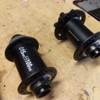 15х100 предна главина shimano, снимка 2 - Части за велосипеди - 41620378