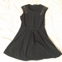 Плътна черна рокля с кожени елементи, снимка 1 - Рокли - 39646768