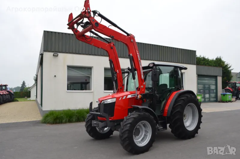 Трактор с челен товарач Massey Ferguson 4709, снимка 1