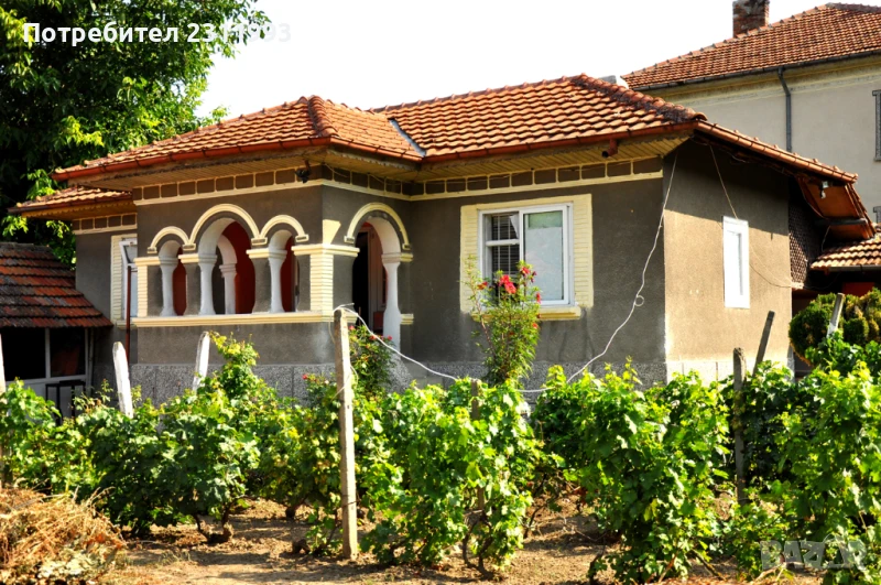 Продавам къща с двор в центъра на село Калипетрово, на 5 километра от гр. Силистра , снимка 1