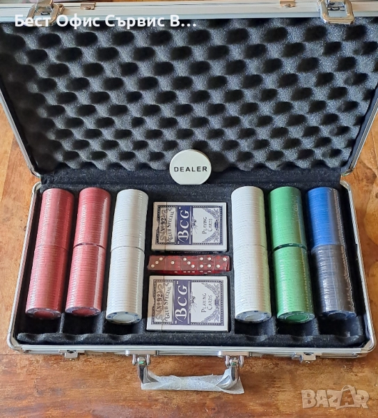 покер комплект в луксозен метален куфар и картонена кутия, с 300 чипа, 2 тестета с карти, 5 зара, снимка 1