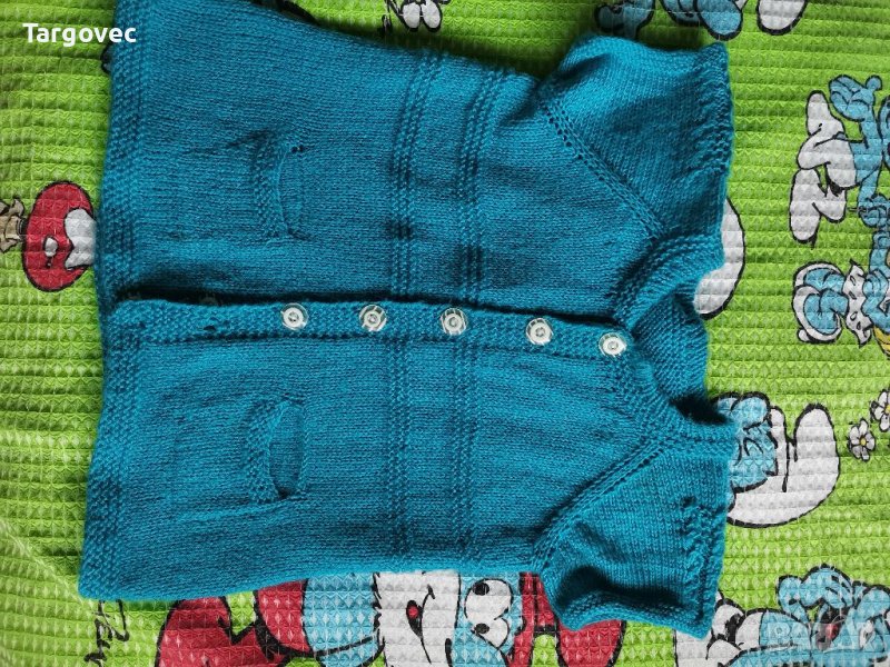 Плетена бебешка жилетка , снимка 1
