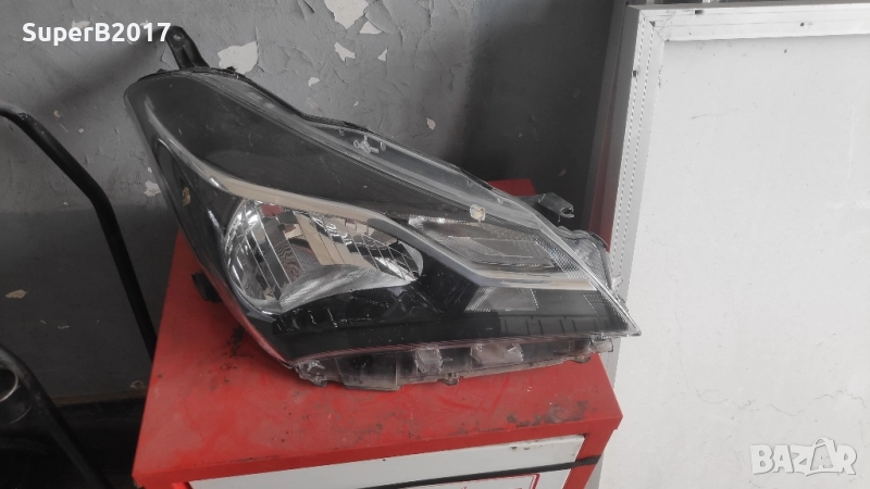 Продавам - оригинален десен рефлекторен фар за Ярис 2017-2020 г, снимка 1