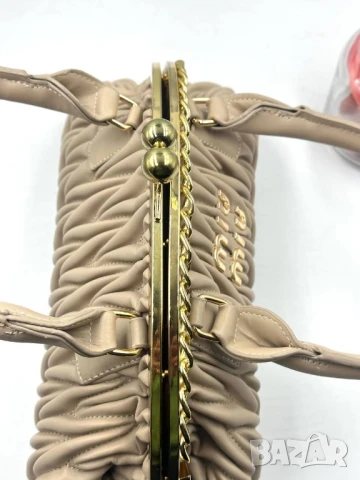 чанти Miu Miu , снимка 3 - Чанти - 51403996