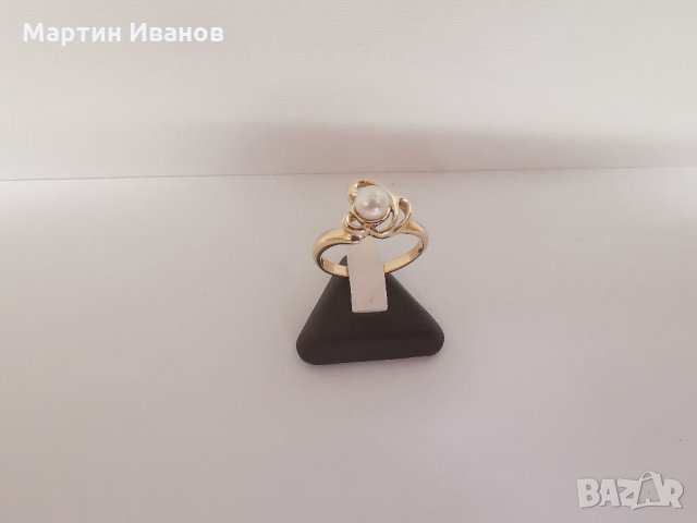 Златен пръстен с бяла перла 