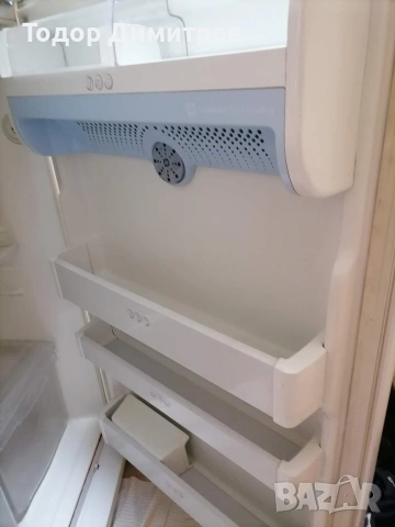 Продавам хладилник с фризер LG