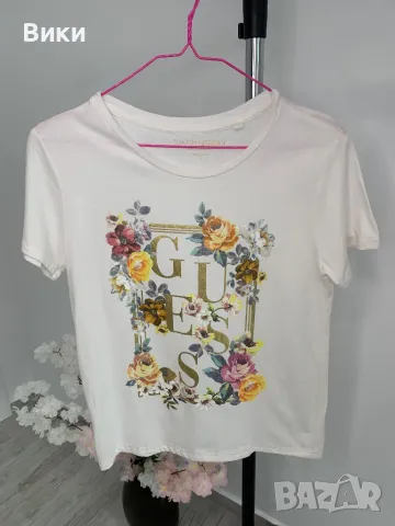 Тениска Guess размер L, но е подходяща за М, снимка 2 - Тениски - 49692948