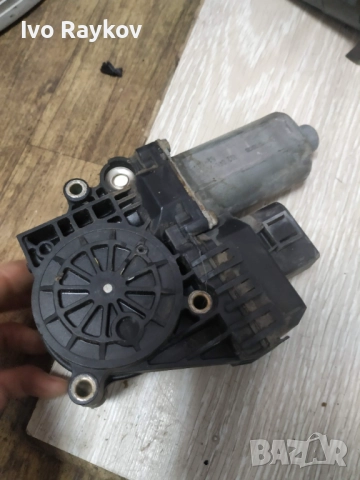 Моторче за стъклоповдигач, ляво задно, AUDI A6 C5 4B, 0130821784, снимка 2 - Части - 52321649