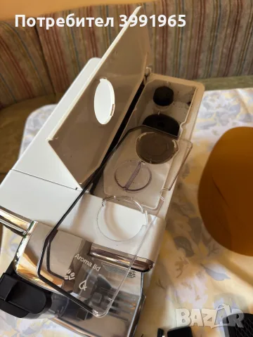 Напълно автоматична кафемашина Philips 5000 Series (бяла/хром) + Гарафа за мляко и Аксесоари – Отлич, снимка 4 - Кафемашини - 55881106