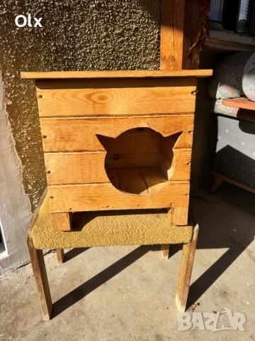Дървена къщичка/плюшена къщичка за котки