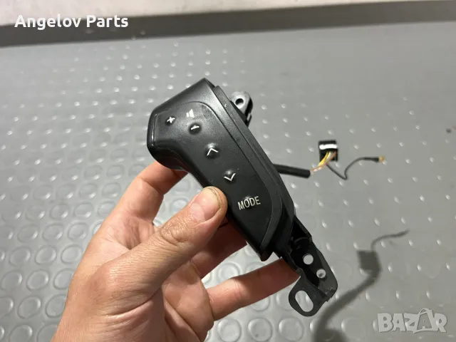 Мултифункция на волана за Toyota Avensis T25, снимка 2 - Части - 49545364