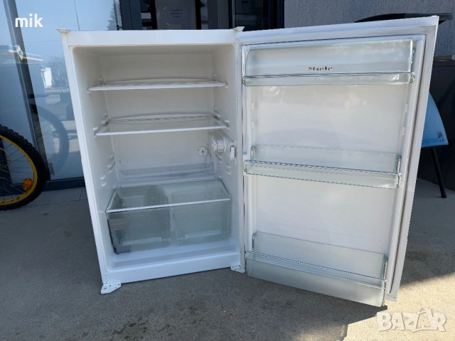 Малък хладилник за вграждане Миеле - Miele, снимка 4 - Хладилници - 53703643