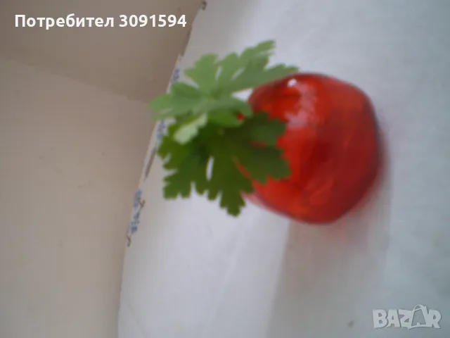 Ритро малка червена ваза 