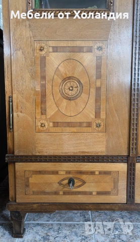 Антикварна витрина с интарзия, снимка 5 - Секции и витрини - 53722055