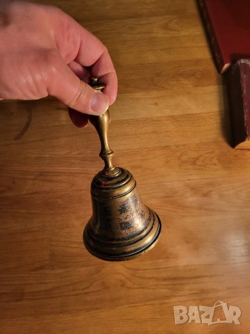 Стар масивен бронзов звънец  за повикване - силен звън, красота и декорация за вашия дом, офис, бар,, снимка 4 - Антикварни и старинни предмети - 40352674