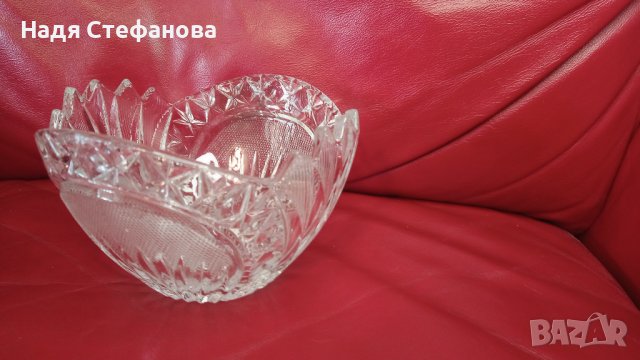 Кристална кръгла бонбониера, снимка 5 - Прибори за хранене, готвене и сервиране - 44472935