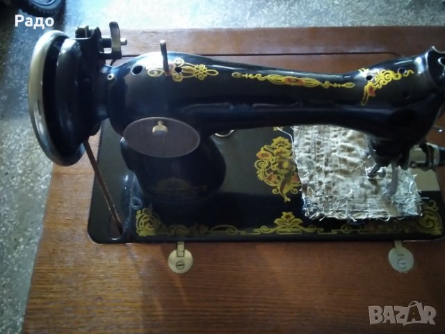 Шевна машина с разтегателен плот , снимка 1 - Антикварни и старинни предмети - 41768609