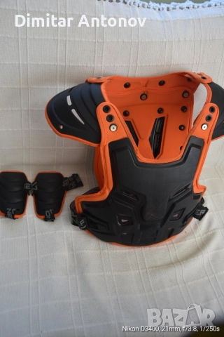 Продавам кросова каска Bogoto и награден протектор O'Neal комплект , снимка 7 - Спортна екипировка - 52270888