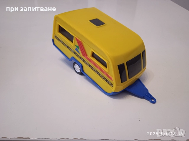 Метално Mitsubishi Pajero, с пластмасово ремарке с лодка; Каравана и ремаркета с лодки, 15 см., снимка 12 - Колекции - 50587001