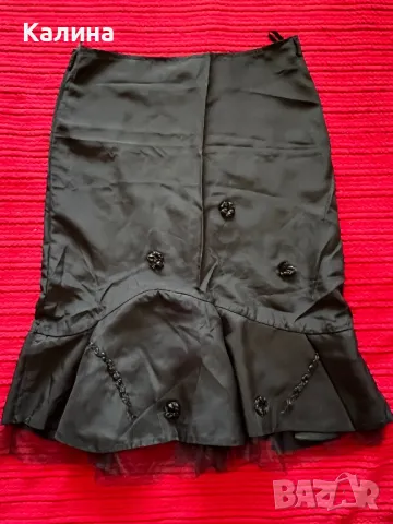 Официална черна пола с 3D цветя, снимка 3 - Поли - 47523648