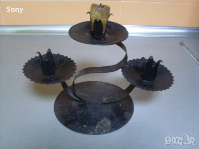 Стар железен свещник., снимка 2 - Антикварни и старинни предмети - 52712492