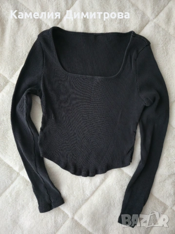 Черна къса блуза по тялото с дълъг ръкав