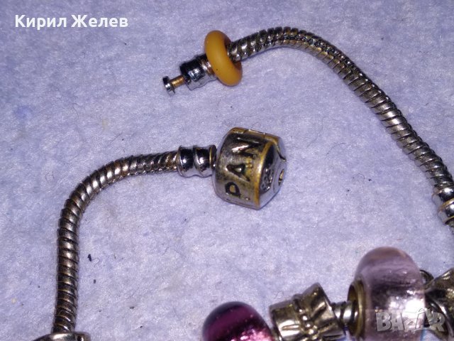 КРАСИВА МОДНА БРОНЗОВА АРТ ГРИВНА с ПОСРЕБРЯВАНЕ КРИСТАЛИ и НАДПИС PANDORA 38672, снимка 5 - Гривни - 41682268