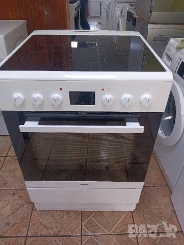 Като нова свободно стояща печка с керамичен плот Gram с две години гаранция!