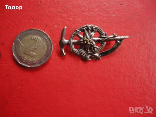 Ловен знак значка брошка 7 