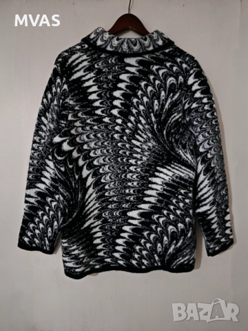 Нова дамска топла есенна плетена жилетка черно бяла L размер, снимка 2 - Жилетки - 51774398