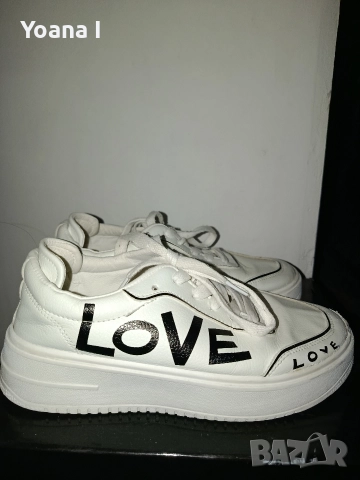 Дамски бели маратонки на Love 